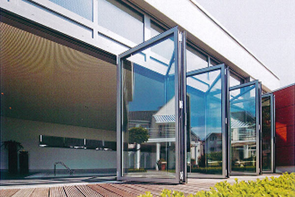 FOLDING DOOR