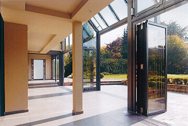 FOLDING DOOR